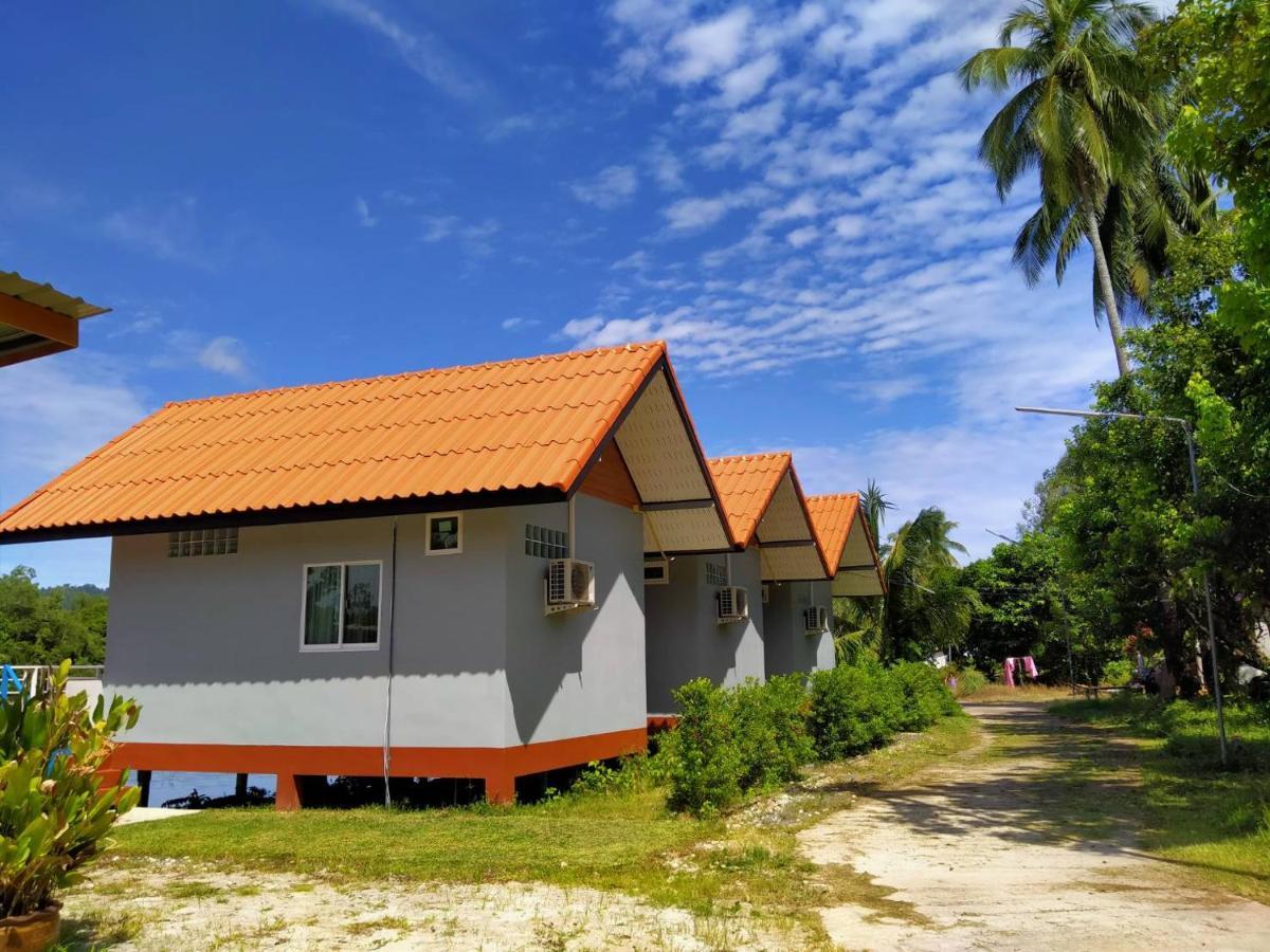 Khum Thong Resort Takuapa Exterior photo