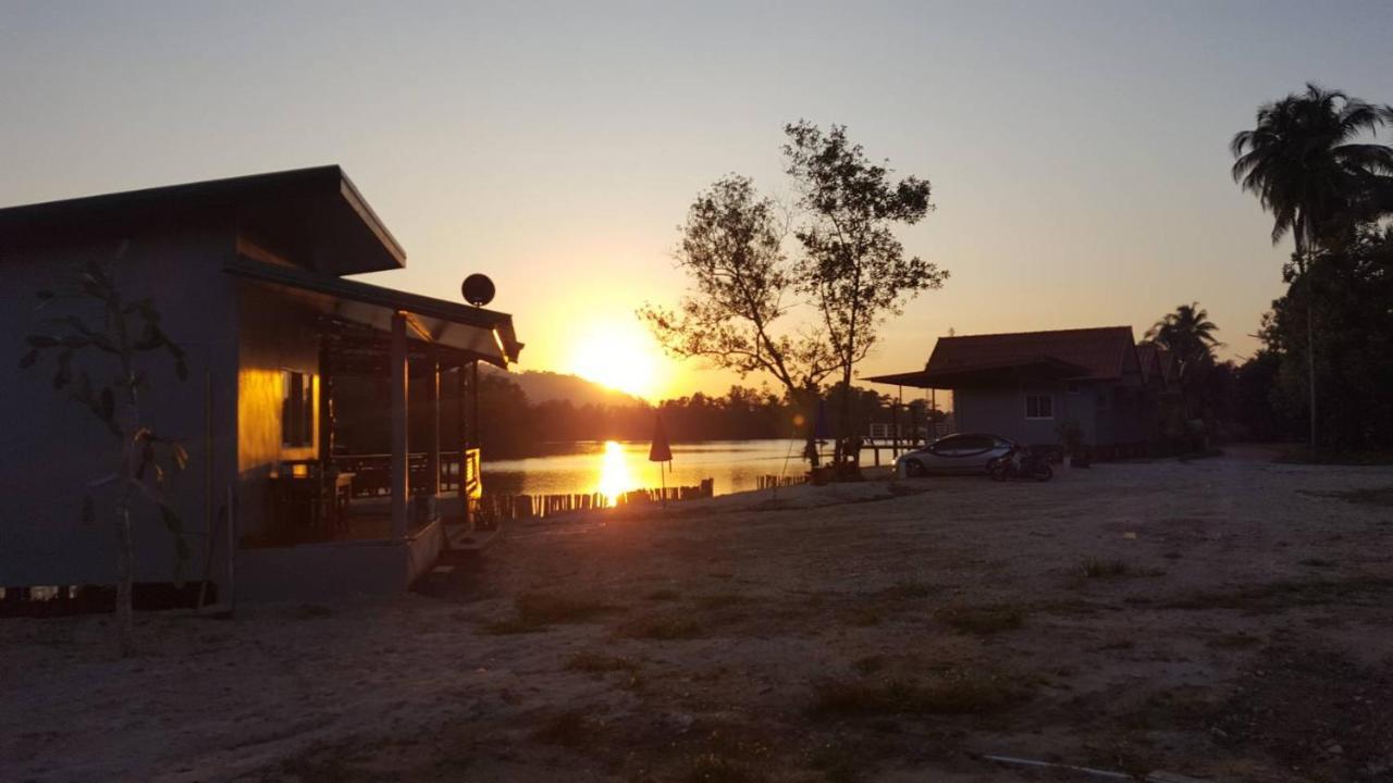 Khum Thong Resort Takuapa Exterior photo